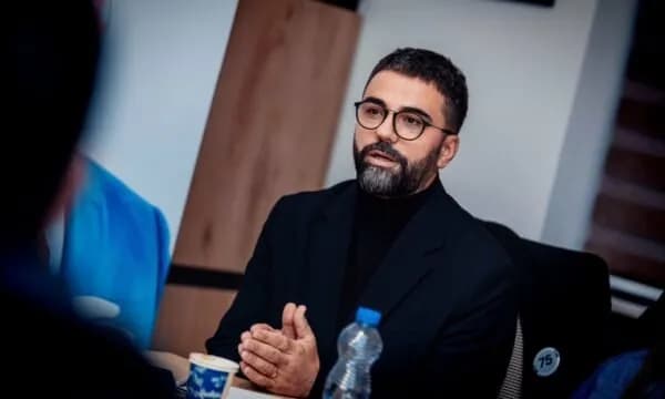 Behrami: Miqtë e Albinit e Donikës në Hagë po pranojnë prova materiale edhe pas fjalës përfundimtare, kjo është e rrezikshme