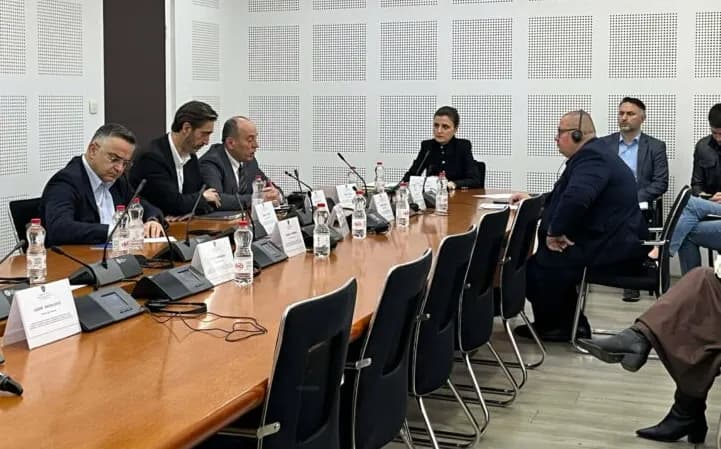 Dështon mbledhja e Komisionit për Ekonomi, mungojnë ZRRE dhe Vetëvendosje