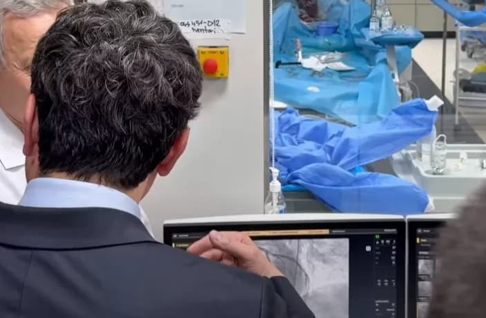 “Fatmirësisht pshtoj”, Kurti përcjellë nga afër një operim në repartin e Kardiologjisë