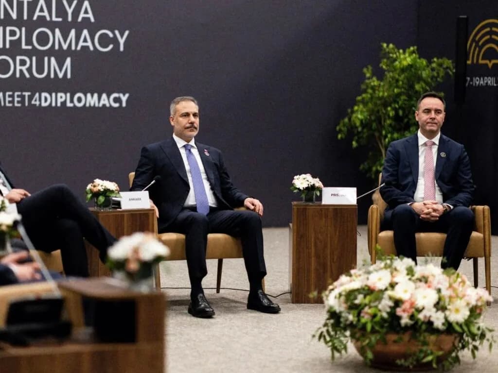 Forumi Diplomatik, Konjufca ndan detaje nga bisedimet