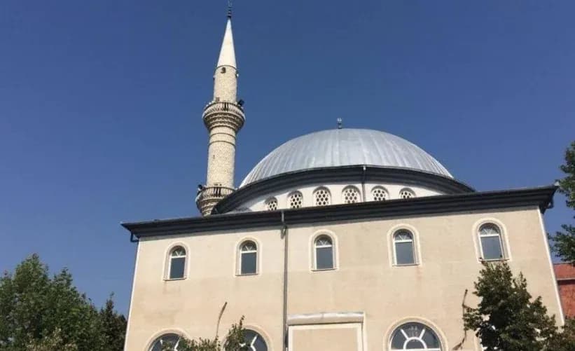 Hajnat vjedhin para në një xhami në Kamenicë, kaq është shuma