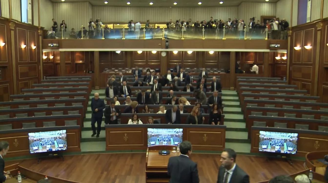 Konjufca dhe Mulhaxha-Kollçaku tërhiqen nga kandidatura për president
