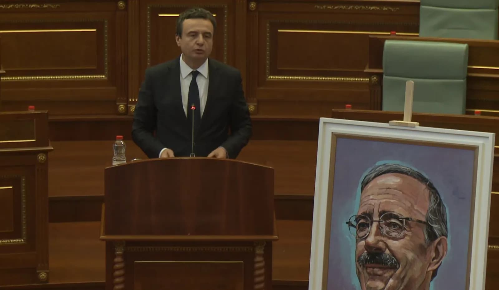 Kurti për Eliot Engel: Mik dhe mbështetësi i shqiptarëve, njihu të drejtën historike të Kosovës për të pasur shtet