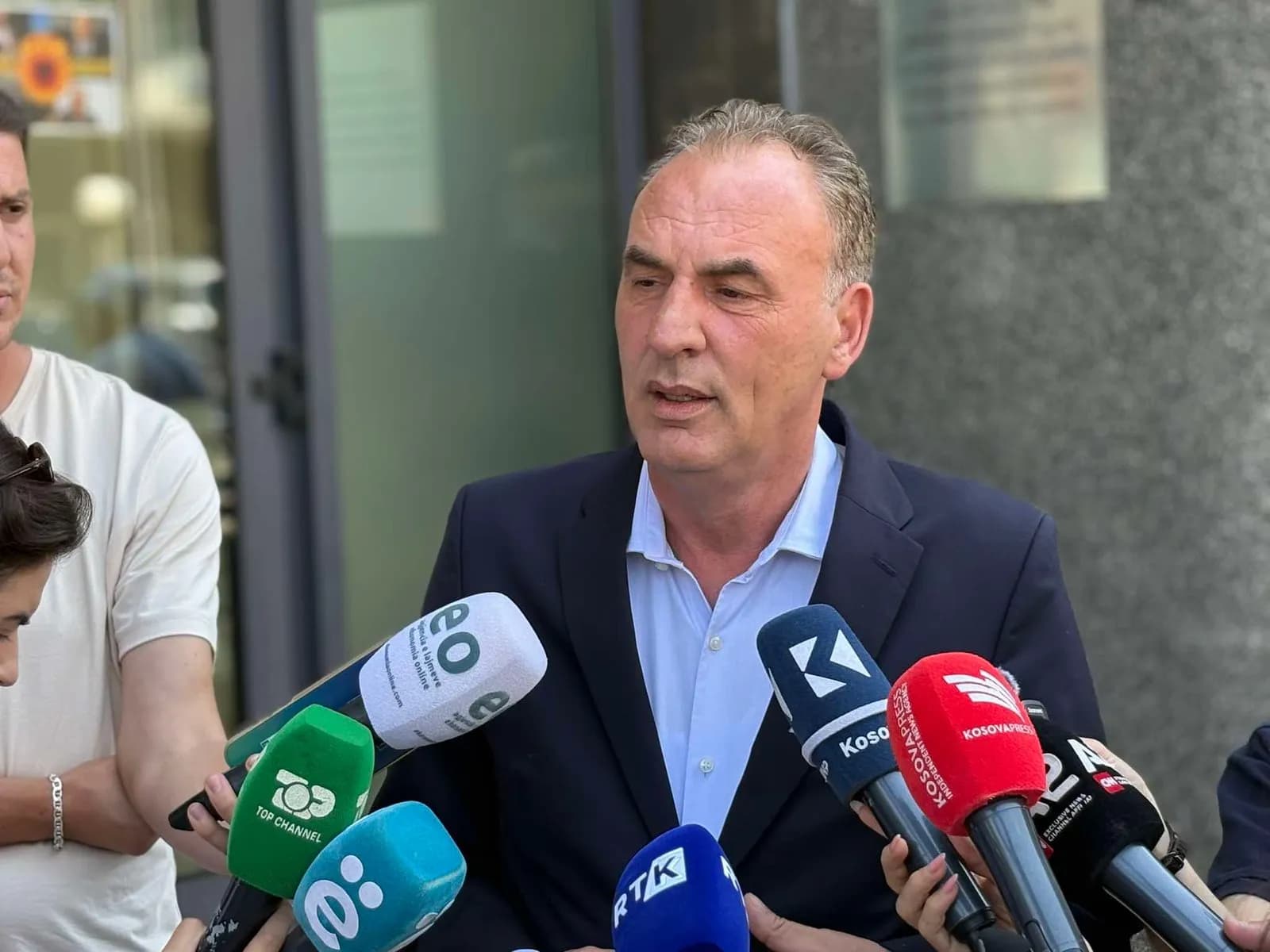 Limaj shpreh ngushëllime për tragjedinë në Malishevë ku humbën jetën babai dhe dy fëmijët e tij