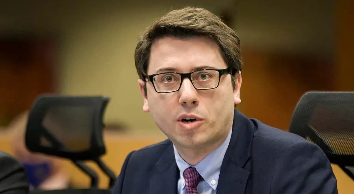 Murati nënshkruan një Udhëzim Administrativ që iu mundëson arkave fiskale të bëhen digjitale