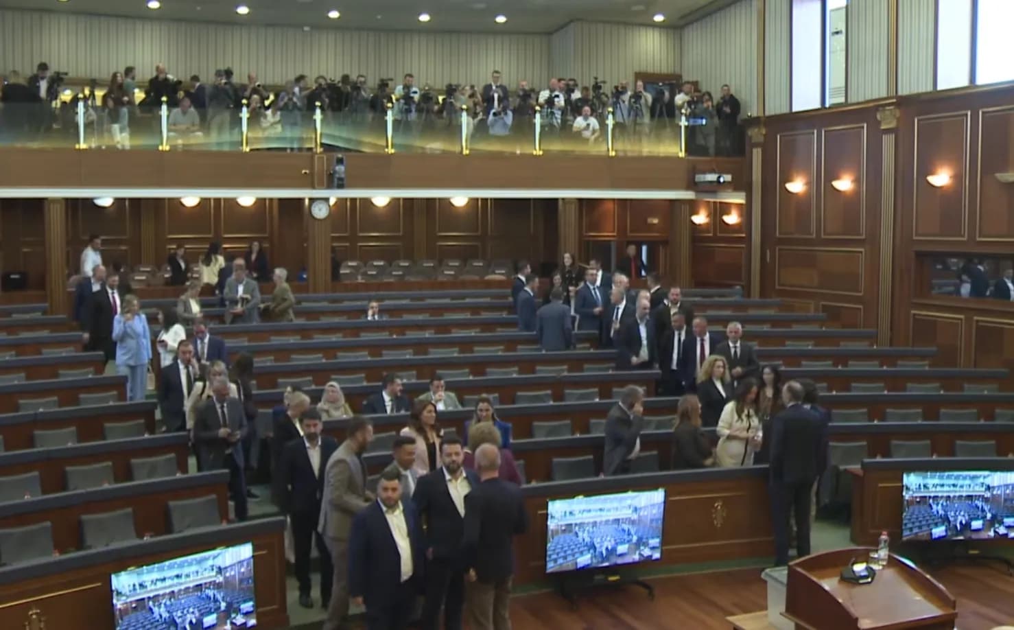 Ndërpritet seanca për presidentin, vazhdon në ora 14:00