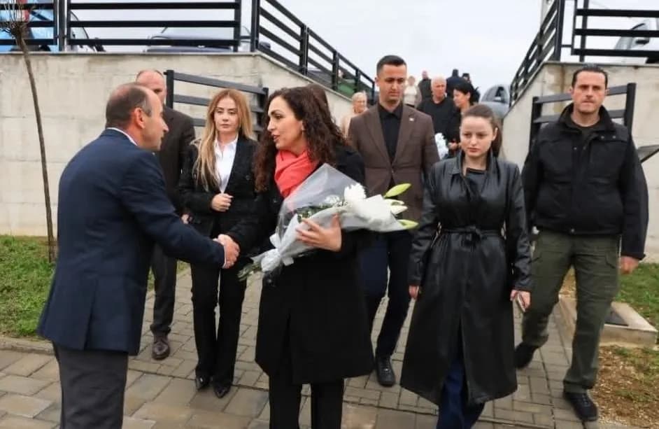 Osmani bën homazhe te varrezat e dëshmorëve në Verboc