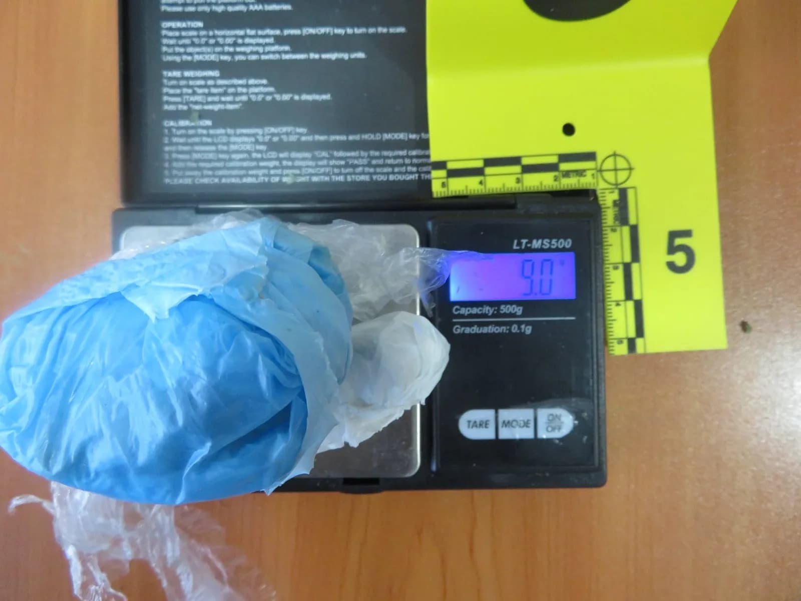 Policia bastis një shtëpi dhe një objekt në Mitrovicën e Jugut, sekuestron armë dhe drogë- Arrestohet një person