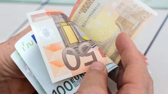 Policia gjen para të falsifikuara gjatë kontrollit në një shtëpi në Skënderaj