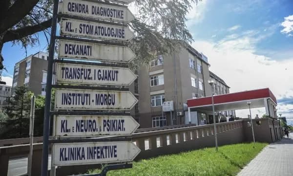Rriten aksidentet me motor në Kosovë, katër të rinj në gjendje të rëndë – po trajtohen në QKUK