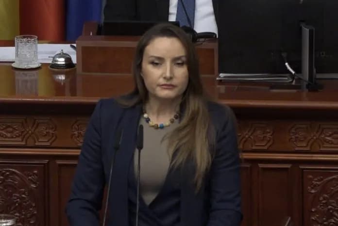 ‘Sherr’ për gjuhën shqipe në Kuvendin e Maqedonisë së Veriut – flet deputetja që bllokoi seancën: Po tentojnë t’i frikësojnë shqiptarët