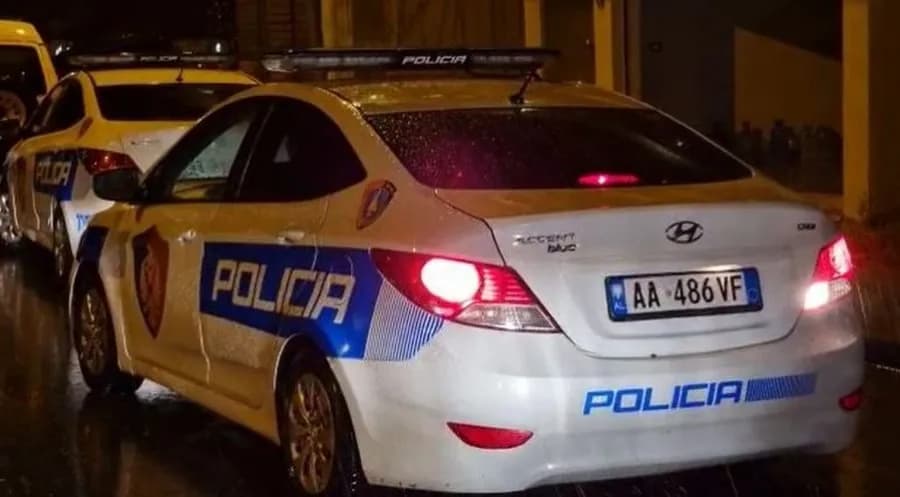 Shpërthim i fuqishëm në Lezhë, disa biznese dhe makina të dëmtuara