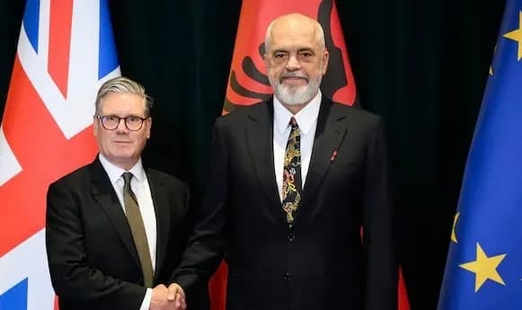 Starmer mbledh 35 shtete për Ngushticën e Hormuzit, Shqipëria pjesë e diskutimeve diplomatike