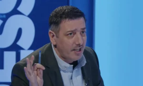 Syla: Glaku s’e ka problem të kandidohet për çfardo pozite e mos të zgjidhet – Albulena Haxhu me imazh të Atifete Jahjagës