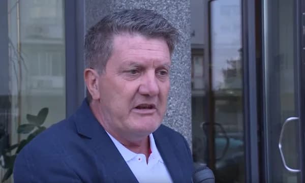 Zeka i reagon deputetit të VV-së që u dënuia nga Gjykata: Pasha të madhin Zot, shumë prej juve shtatë serb i qitni…