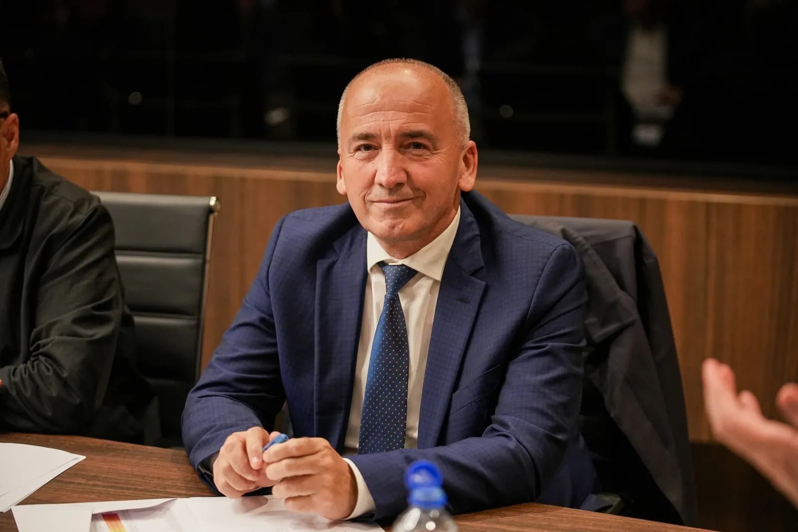 A ka dhënë dorëheqje nga LDK? Flet Gazmend Muhaxheri
