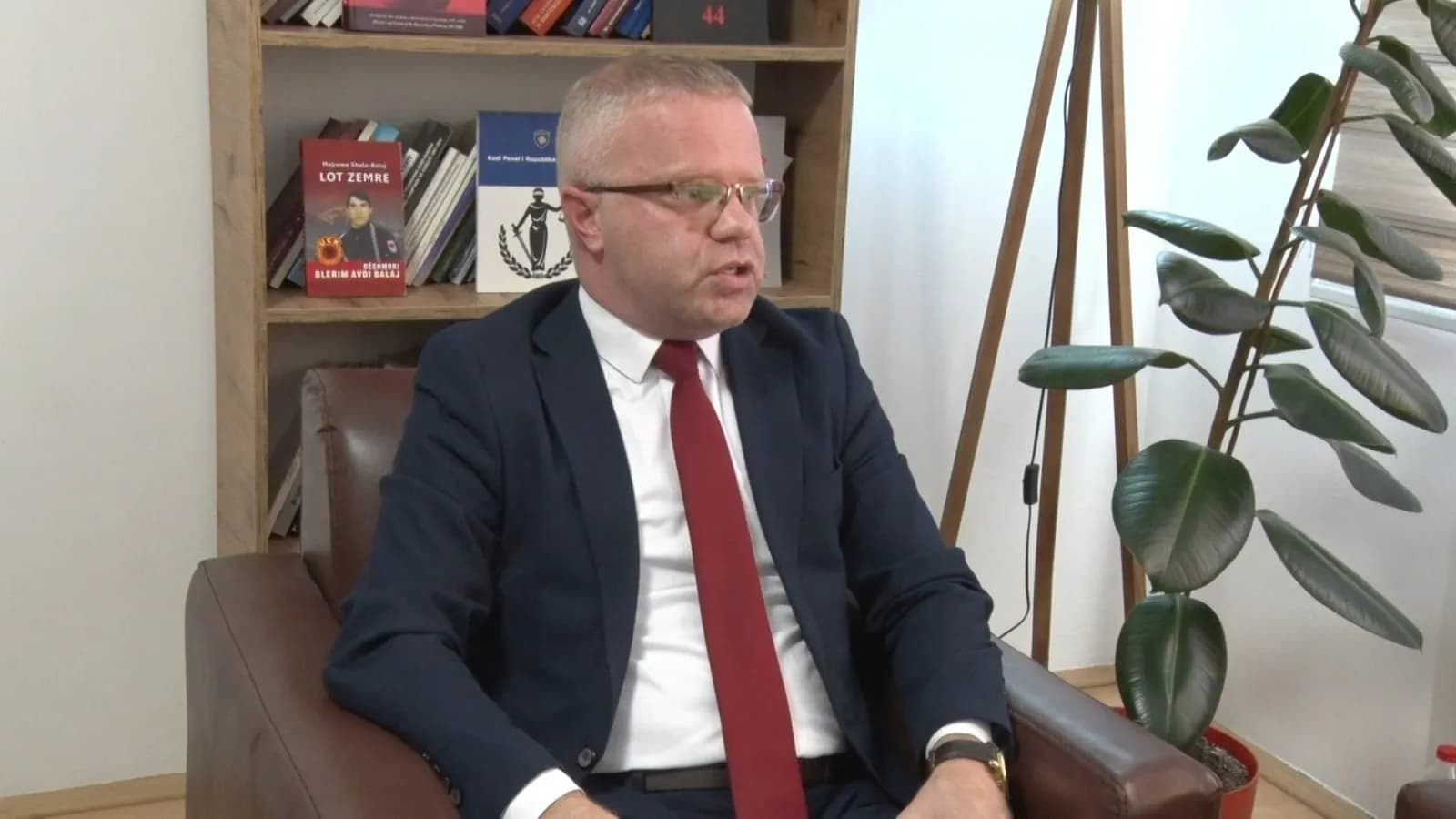 Bajraktari: Hashim Thaçi po ndikon vetëm përmes intervistave