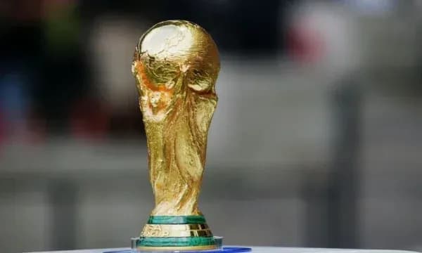 FIFA ndryshon rregullin historik: Pushimi mes pjesëve në finalen e Botërorit mund të zgjatet