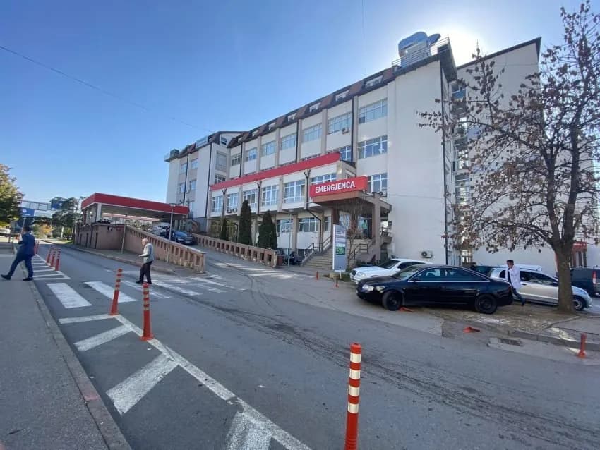 Flasin nga QKUK për fëmijën e lënduar nga aksidenti në Dollc