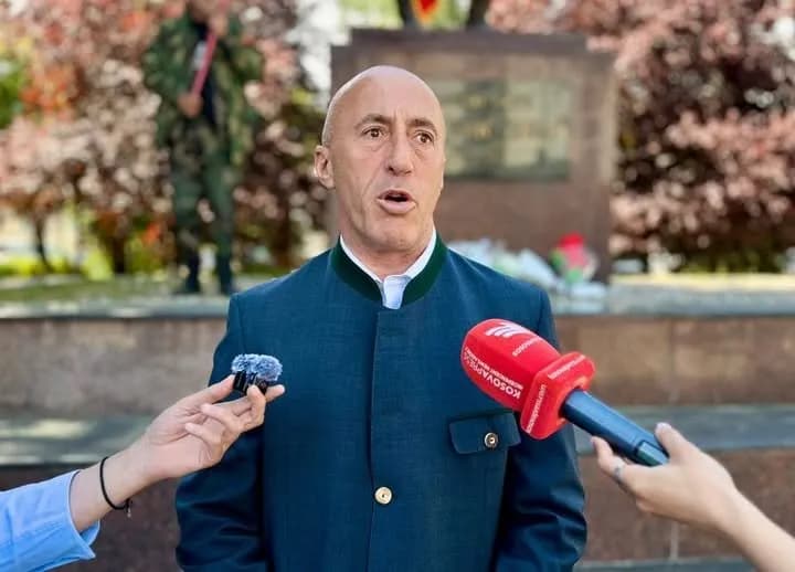 Haradinaj për kostumin e tij: Është i Habsburgëve, ishin armiq të armiqve tanë