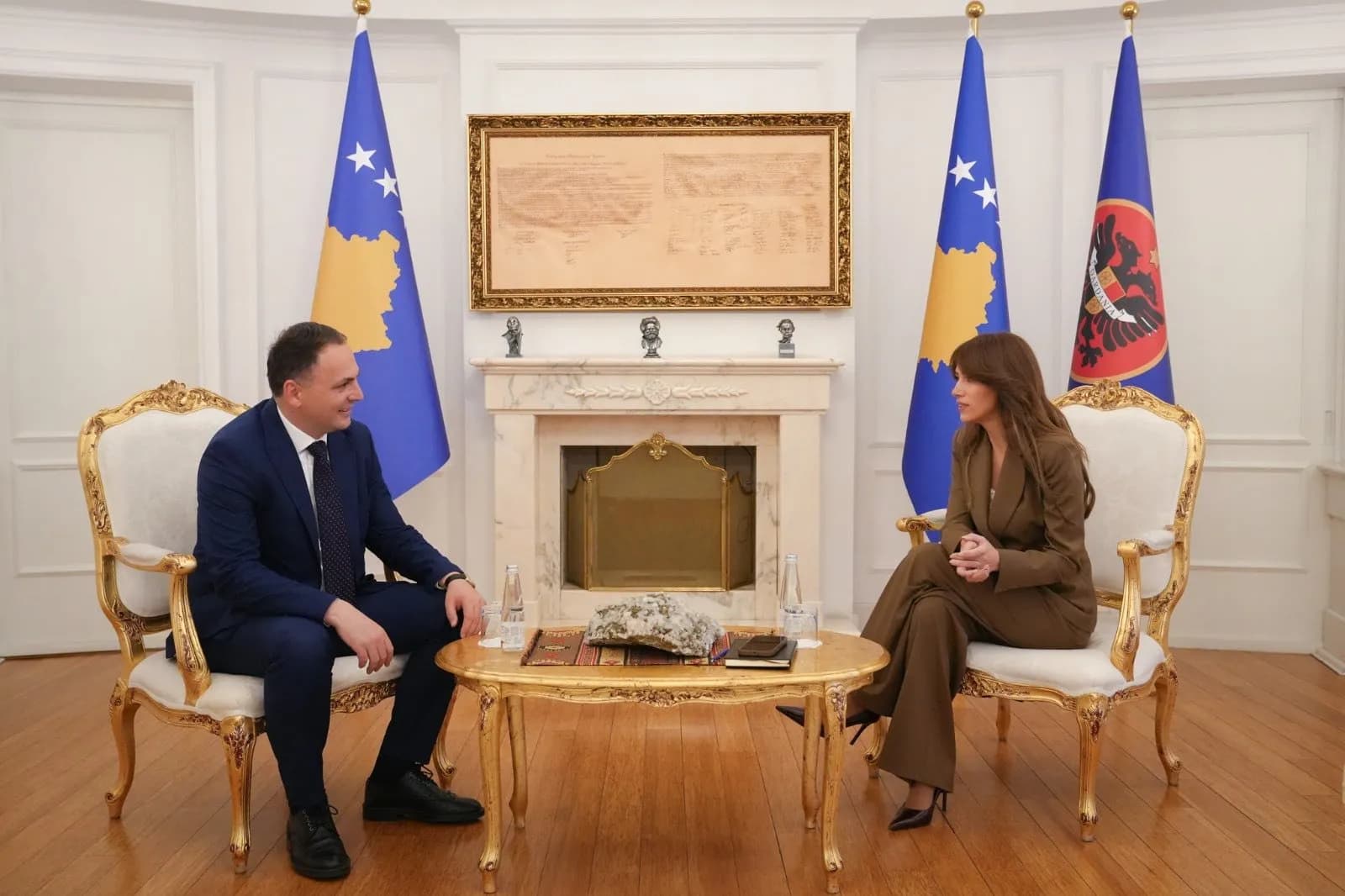 Haxhiu priti në takim shefin e AKI-së, flasin për zhvillimet e sigurisë