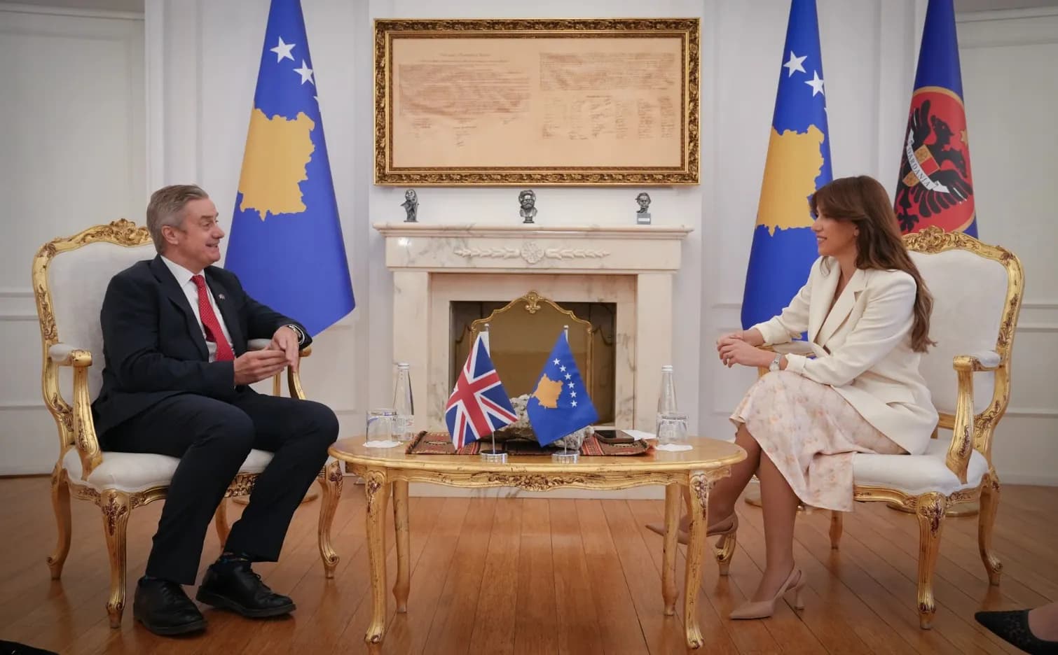 Haxhiu takohet me ambasadorin britanik, flasin për zgjedhjet e 7 qershorit