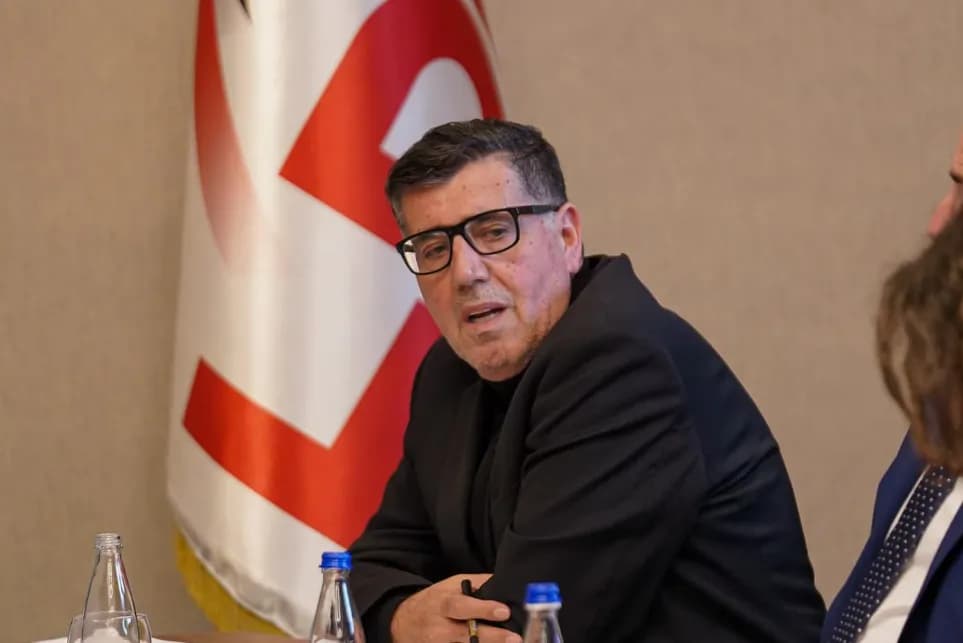 Haziri i ashpër me u.d presidenten: Del bën fushatë, s’i kryen detyrat e saj Kushtetuese