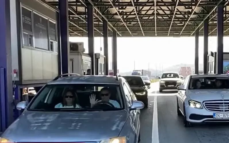 Kosovarët ia mësyjnë Shqipërisë për Bajram, rritet fluksi në kufi