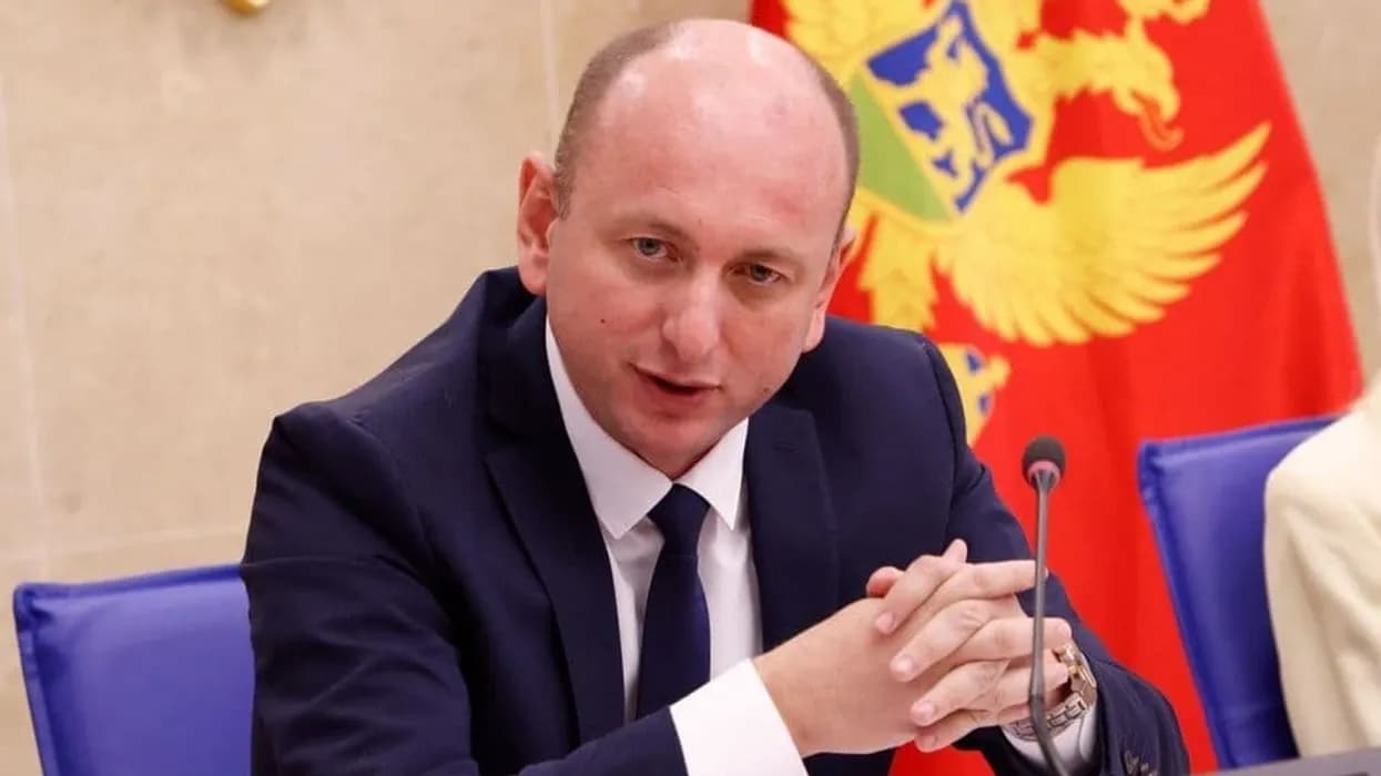 Kush është Milan Knezheviq, politikani proserb në Mal të Zi që çoi përpara iniciativën për “çnjohjen” e Kosovës