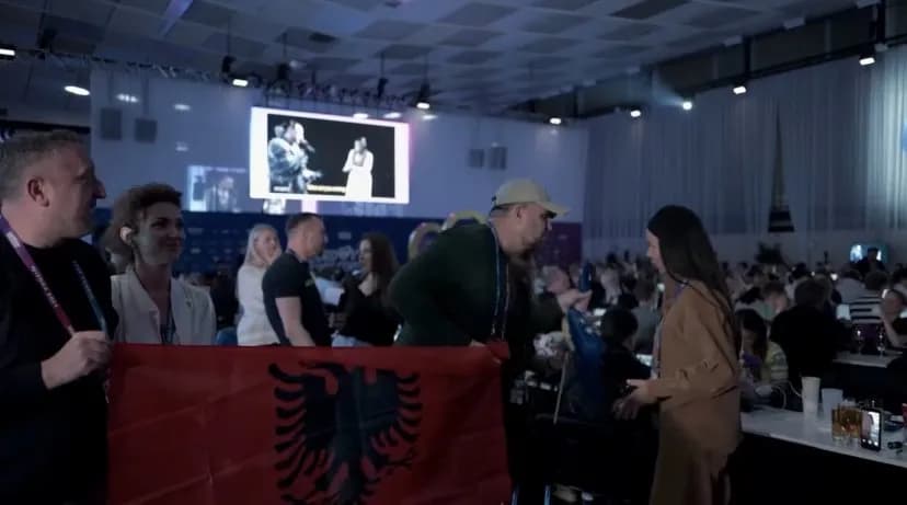“Ky flamur nuk lejohet këtu”, Limani tregon incidentin me delegacionin serb në Eurovision