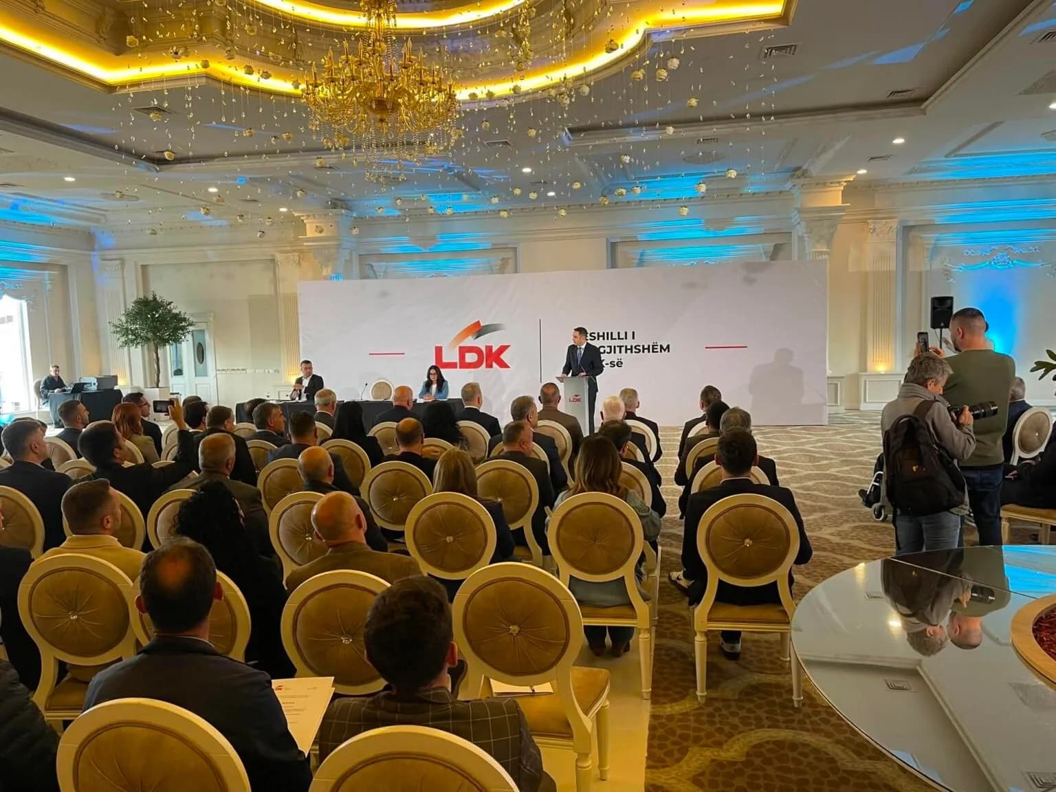 LDK nis mbledhjen e Këshillit të Përgjithshëm, mungojnë Bajrami e Hoti