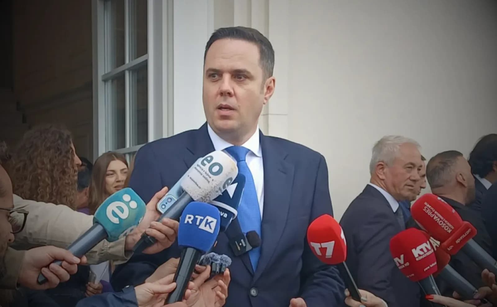 Lumir Abdixhiku konfirmon unitetin e LDK-së për Vjosa Osmanin