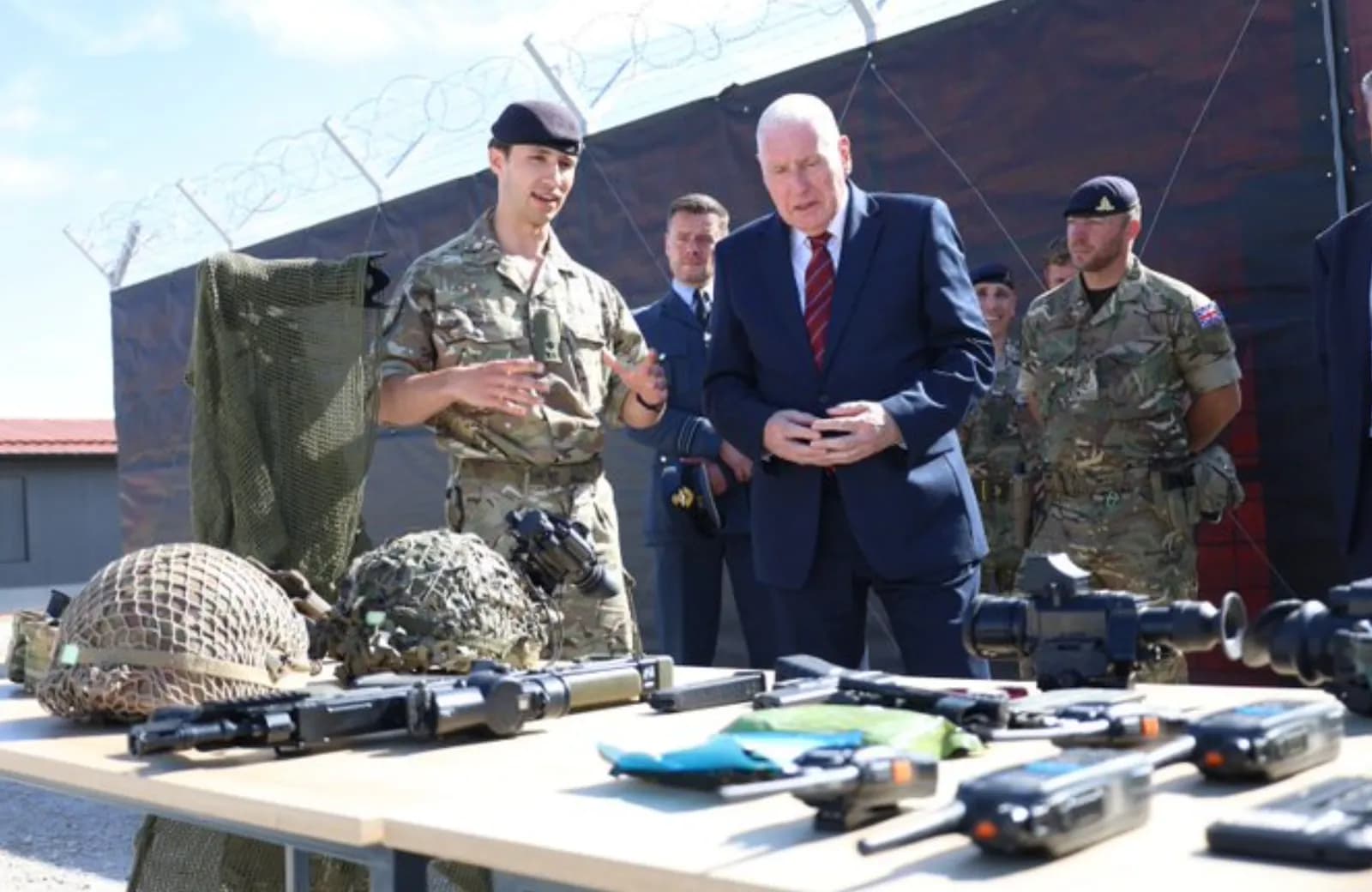 Ministri britanik i Mbrojtjes shkruan për vizitën në Kosovë, riafirmon angazhimin për stabilitetin rajonal