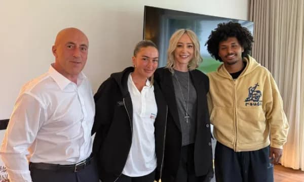 “Në familjen e mikeshës sime Loredana Zefi”, Haradinaj publikon foto pas vizitës te këngëtarja dhe partneri i saj