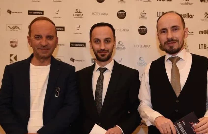 “Nga kjo treshe prej sot kemi mbetur vetëm dy”, reagojnë kolegët e humoristit, Fadil Gashi