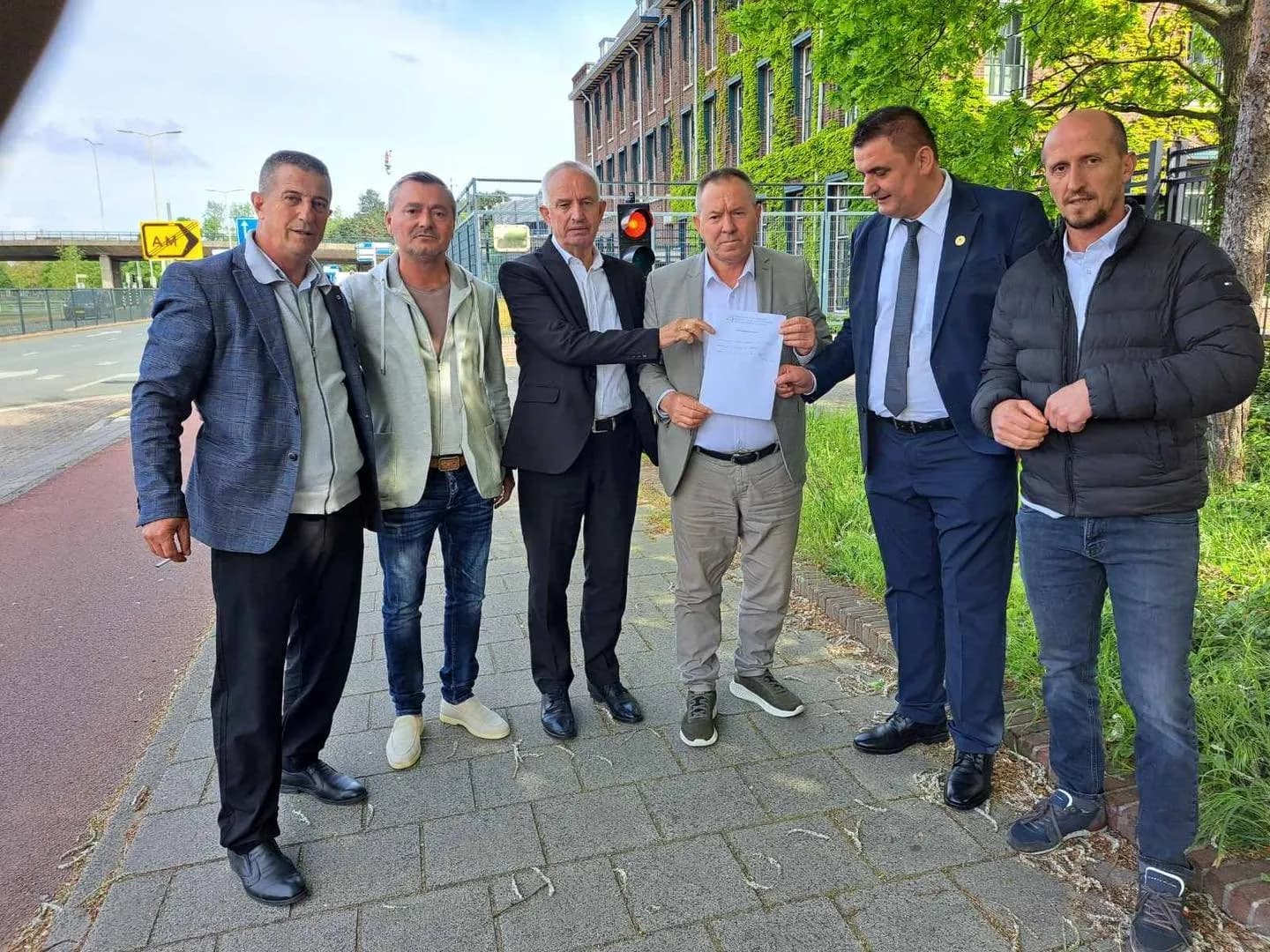 OVL UÇK dorëzon në Speciale peticionin kundër padrejtësive ndaj çlirimtarëve