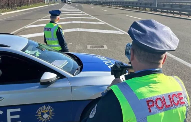 Policia ka shqiptuar mbi 1 mijë e 800 gjoba në 24 orët e fundit, janë raportuar 48 aksidente