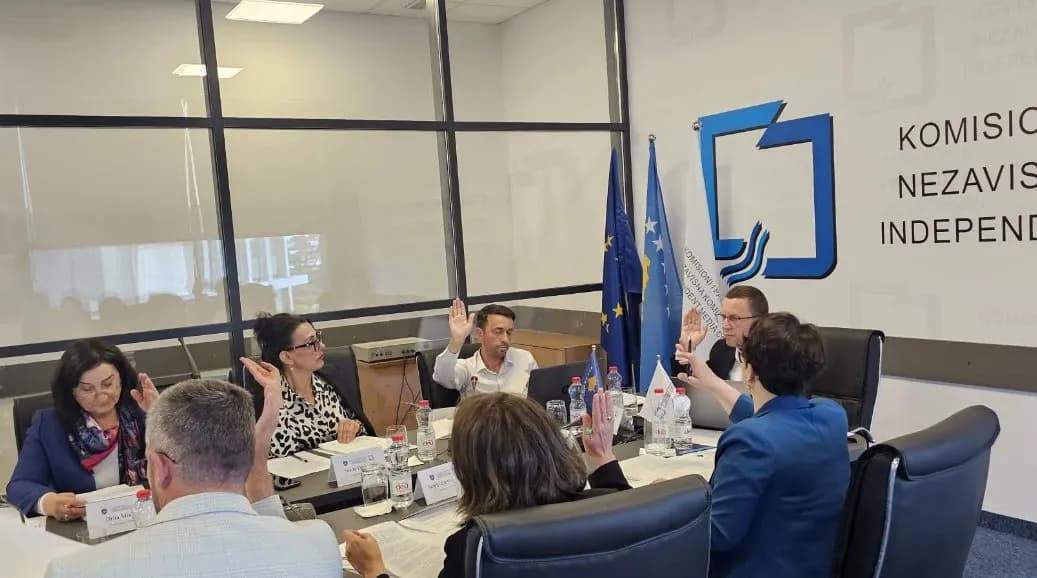 Rexha: Vendimi i KPM-së për gjoba ndaj mediumeve, skandaloz dhe dëshmi e kapjes së institucionit nga VV-ja