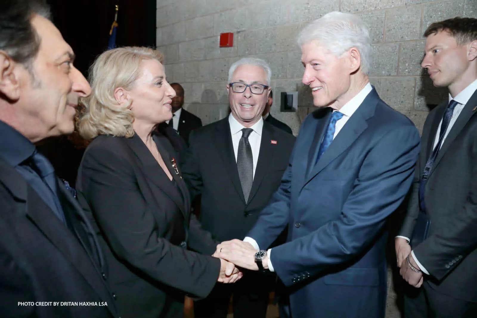 Shkurte Fejza takon ish-presidentin Clinton, e falënderon për gjithçka që ka bërë për Kosovën