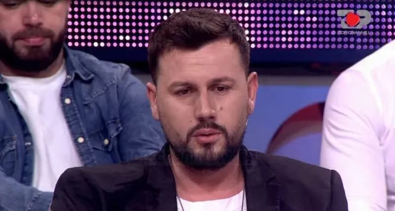 Shpifjet për sëmundje të rëndë e koma, reagon këngëtari shqiptar: Mjaft me shpifje!