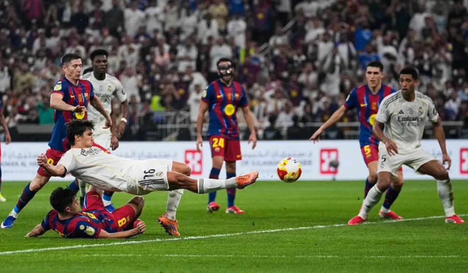 Të gjithë sytë në “El Clasico”, derbi që mund të vendosë titullin në La Liga