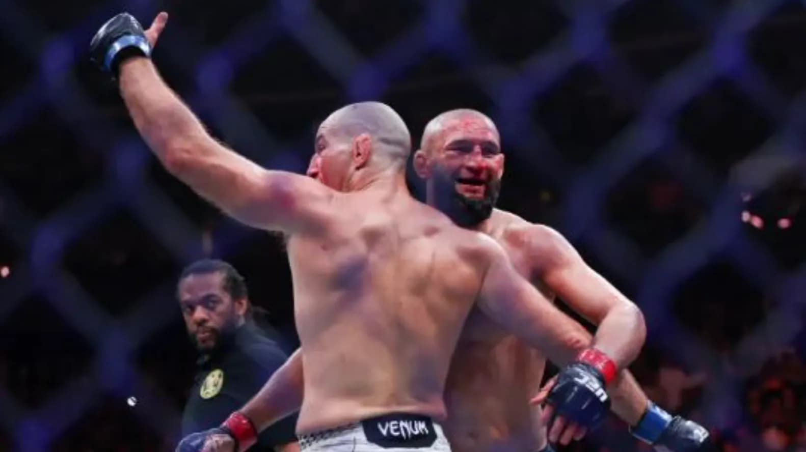 Thehet rekordi, Strickland i shkakton humbjen e parë Chimaevit në UFC