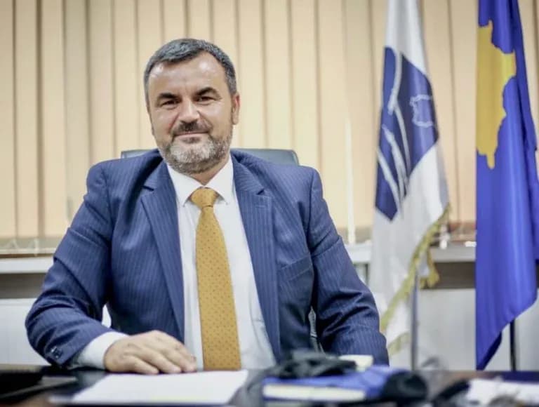 Avokati i Popullit reagon për keqperdorimin e vajzës së mitur nga Albin Kurti në tubimin e Vetëvendosjes
