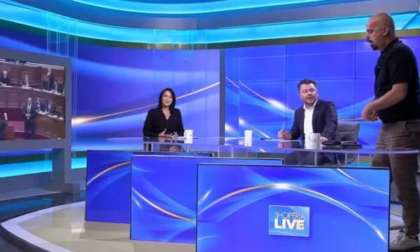 “Bullizove Ramën”- Albatros Rexhaj përplaset me gazetaren e Top Channel, ajo i thotë ik tani nga emisioni
