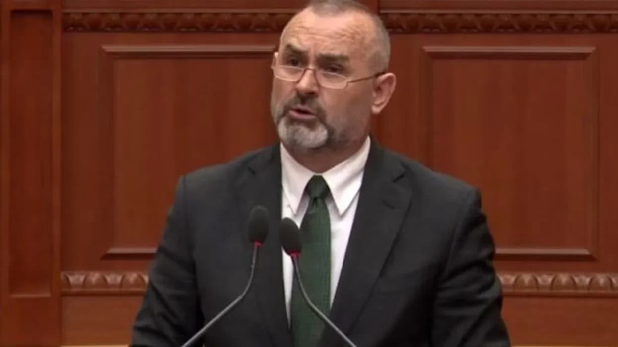 Deputeti socialist: S’ka hajvanllëk më të madh se sa të vish nga Kosova për të rrëzuar qeverinë në Tiranë, pse Kurti s’po distancohet?