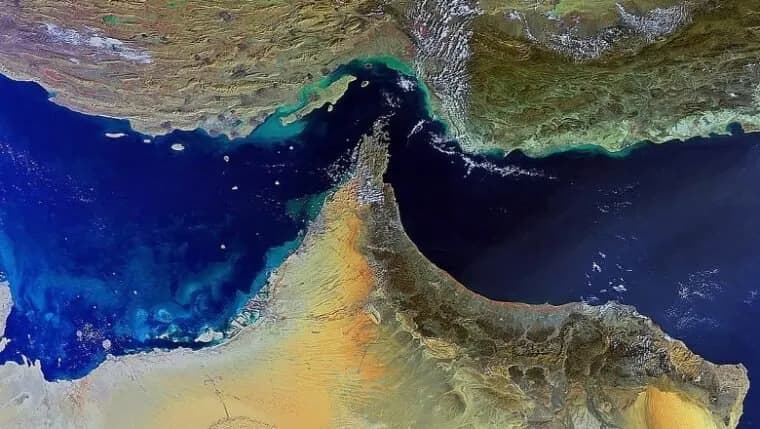 Dërgesat e naftës përmes Ngushticës së Hormuzit rriten dukshëm pas marrëveshjes SHBA-Iran