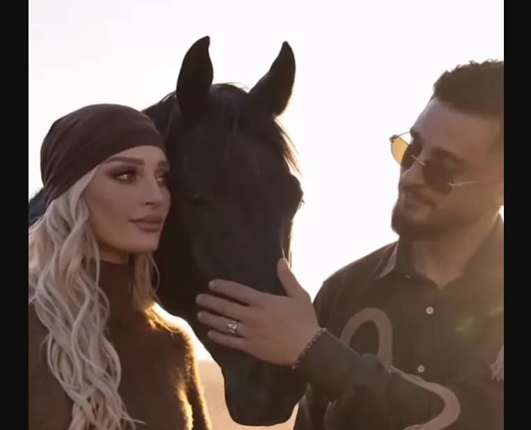Gimbo gati të sjell remix-in e ‘DJ’, në videoklip krah Selin!