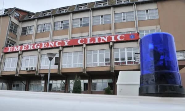 Gruaja përfundon në emergjencë pas sulmit nga burri i saj, arrestohet 41 vjeçari