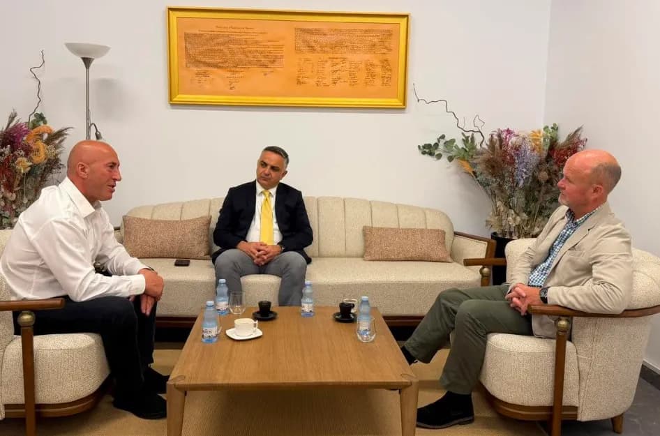 Haradinaj takon kolonelin britanik Chris Warren: Mik i madh i Kosovës dhe mbështetës i rrugës drejt NATO-s