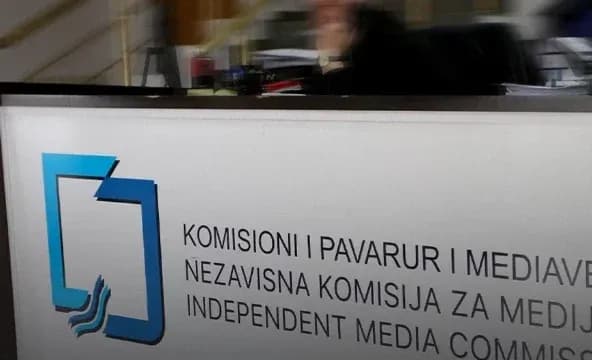 IKD: Vendimet e KPM-së po cenojnë seriozisht lirinë e mediave në Kosovë